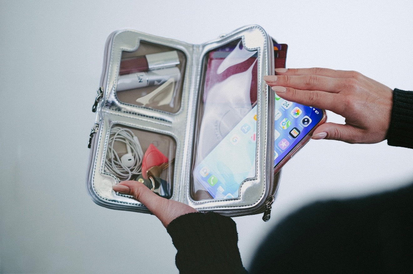 h.myriad ショルダー　新品未使用 Hestia Silver Metallic Mini Crossbody | Touchscreen Phone Pocket